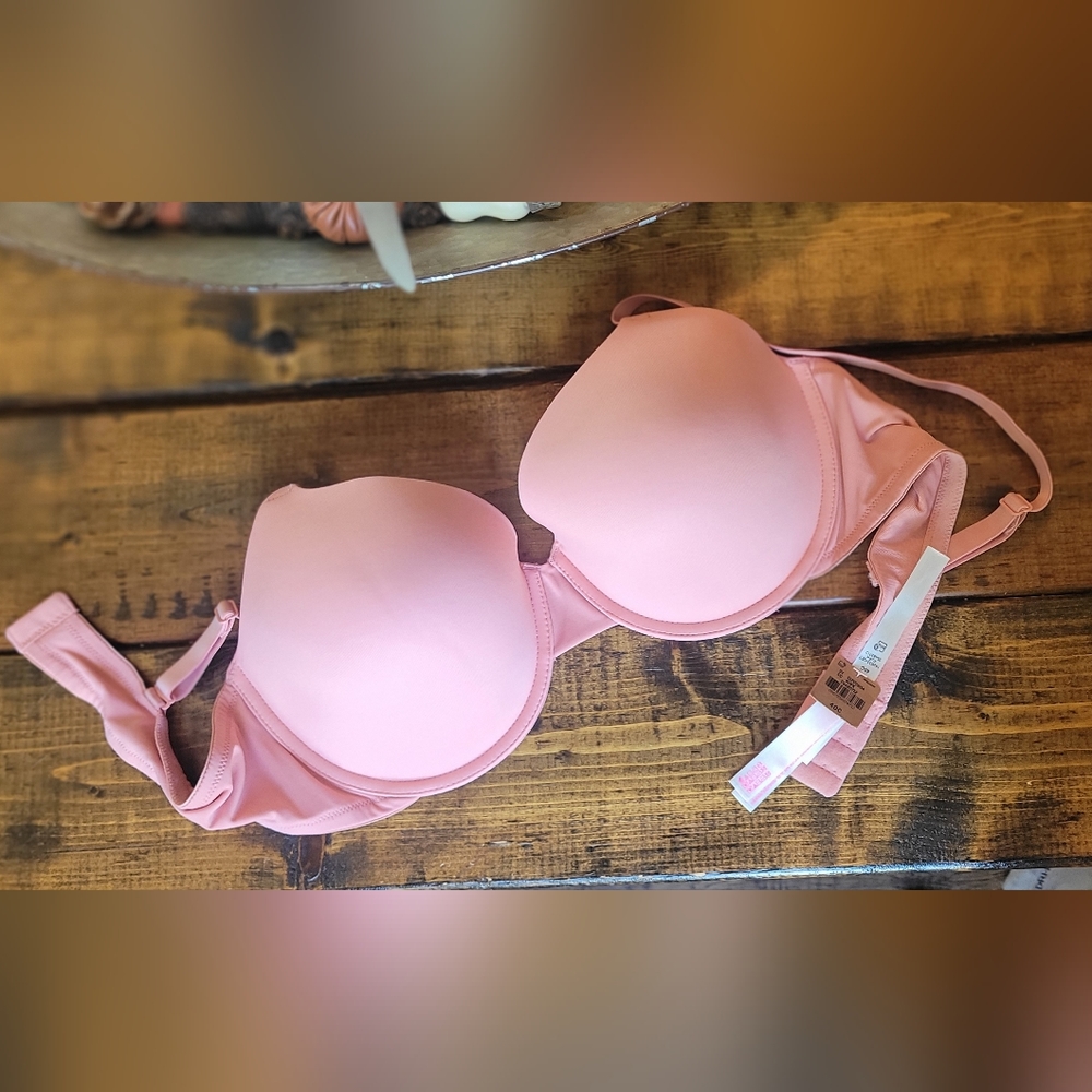 VS PINK Wear everywhere T-shirt lightly lined bra